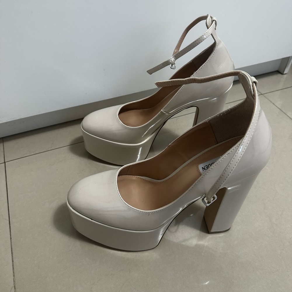 Steve Madden Skyrise Platform in Bone